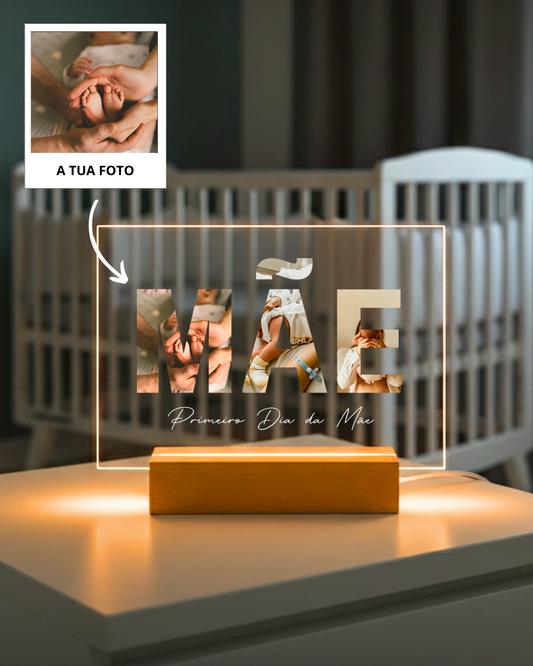 Placa de luz com a palavra MÃE preenchida por fotografias, presente para o Dia da Mãe