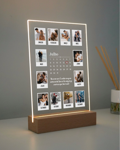 Placa c/ 12 Fotografias & Calendário Personalizado