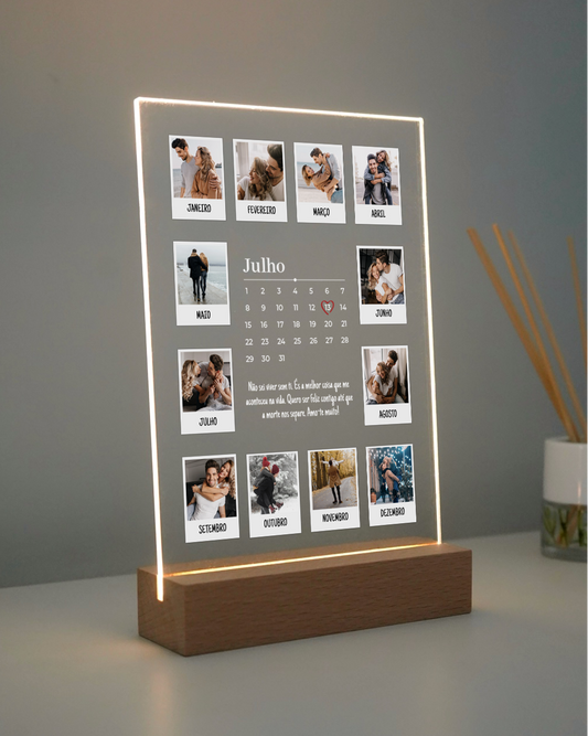 Placa c/ 12 Fotografias & Calendário Personalizado