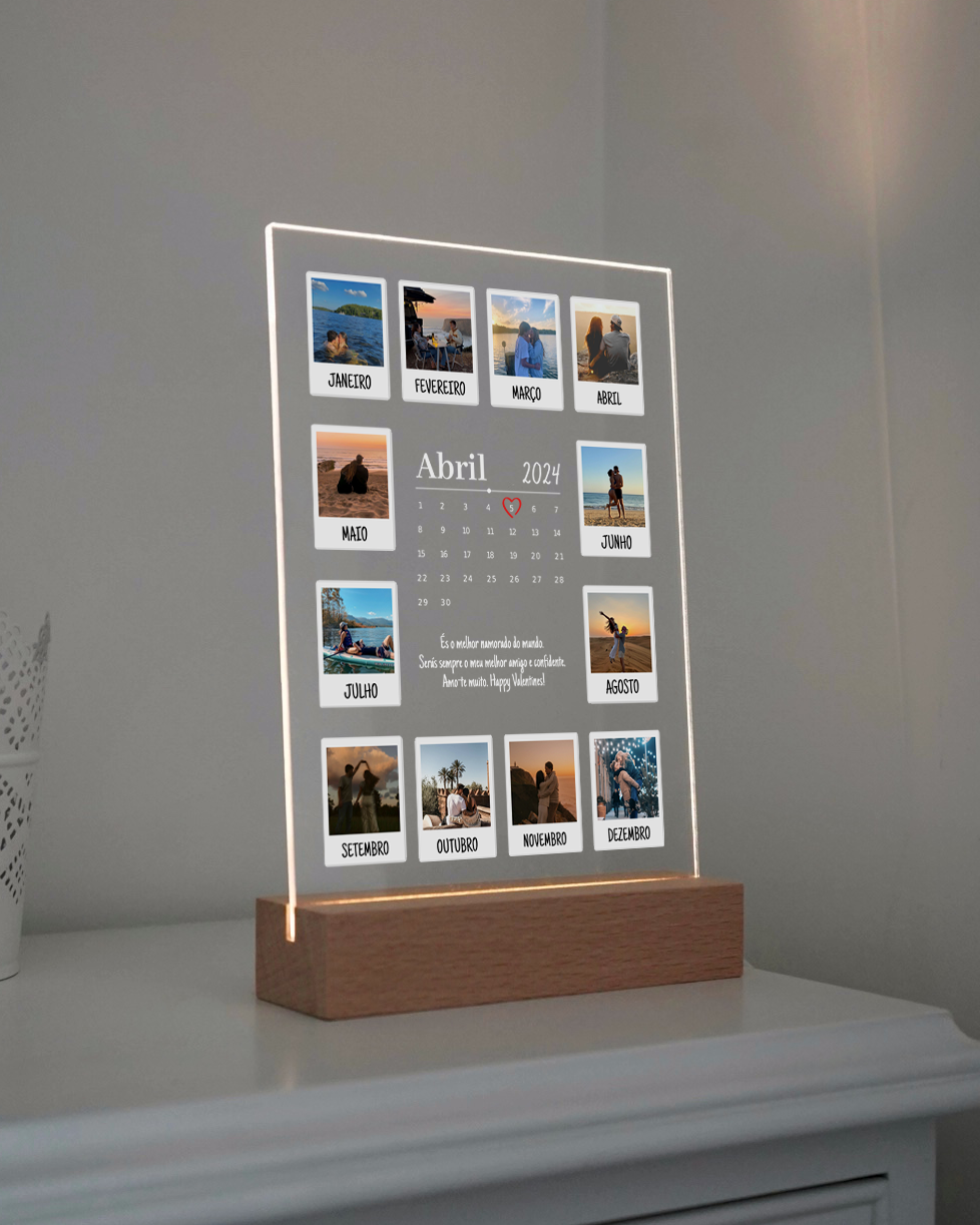 Placa c/ 12 Fotografias & Calendário Personalizado