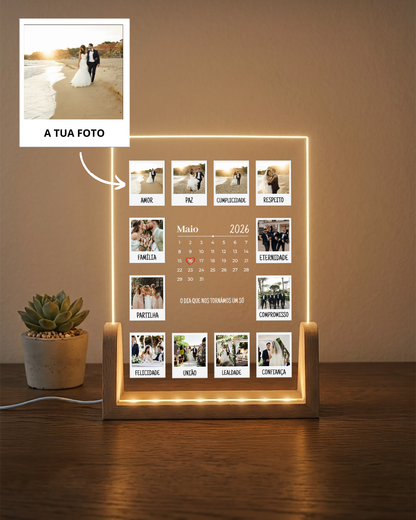 Plaque c/ 12 Photographs & Personalized Calendar
