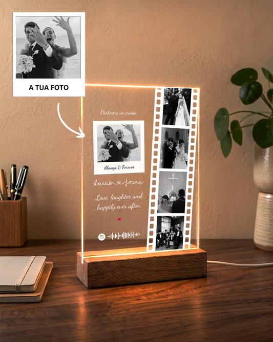 Lámpara Polaroid y Rollo de Cámara con 4 Fotografías