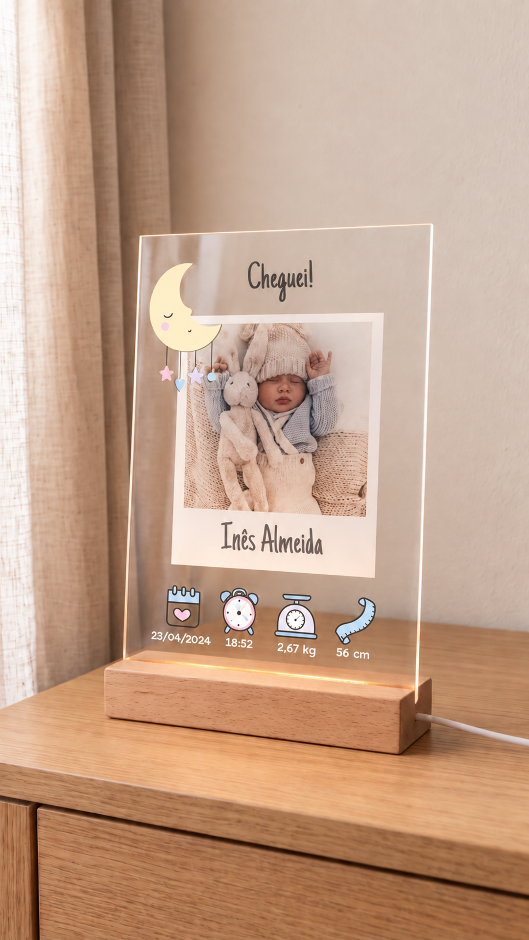Placa Nascimento Bebé Polaroid personalizada, com base de madeira clássica e luz quente