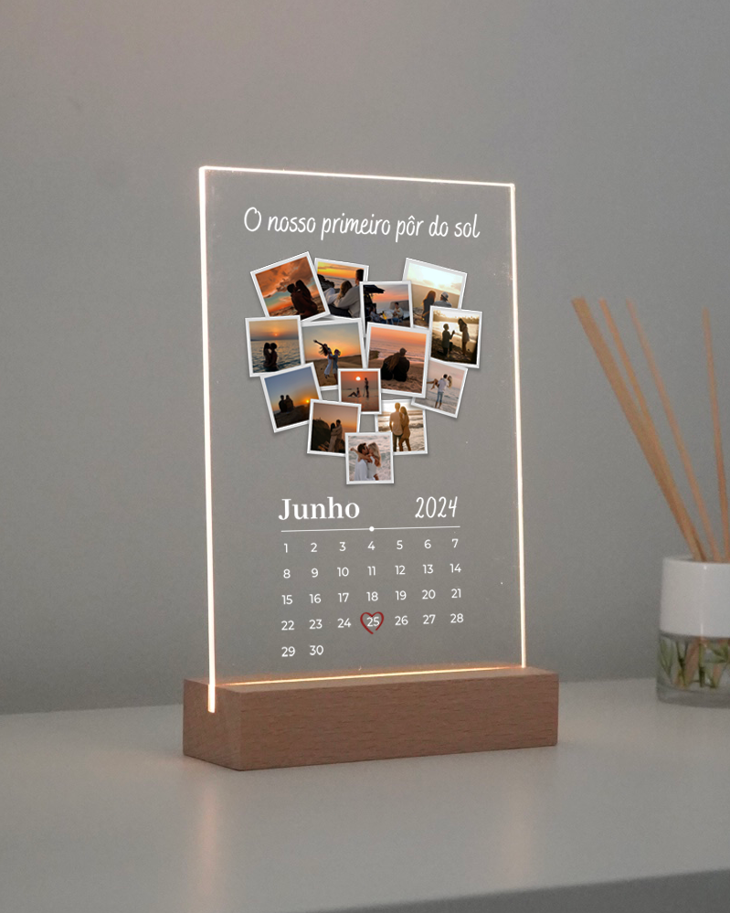 Placa c/ 14 Fotografias & Calendário Personalizado