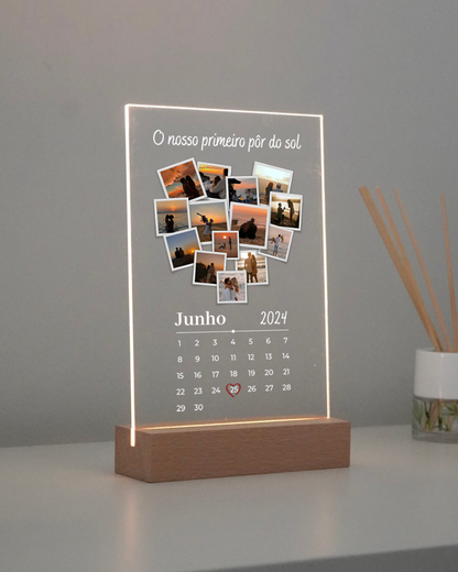 Placa c/ 14 Fotografias & Calendário Personalizado
